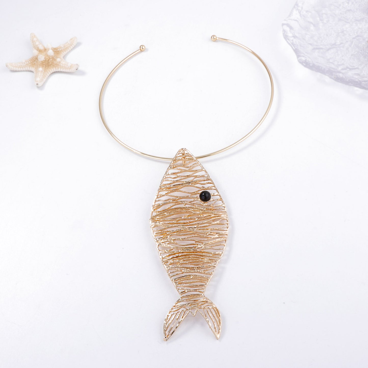 Exaggerated Minimalist Animal Fish-shaped Hollow Pendant Necklace - Versatile Alloy Choker for Women, Perfect for Any Outfit!