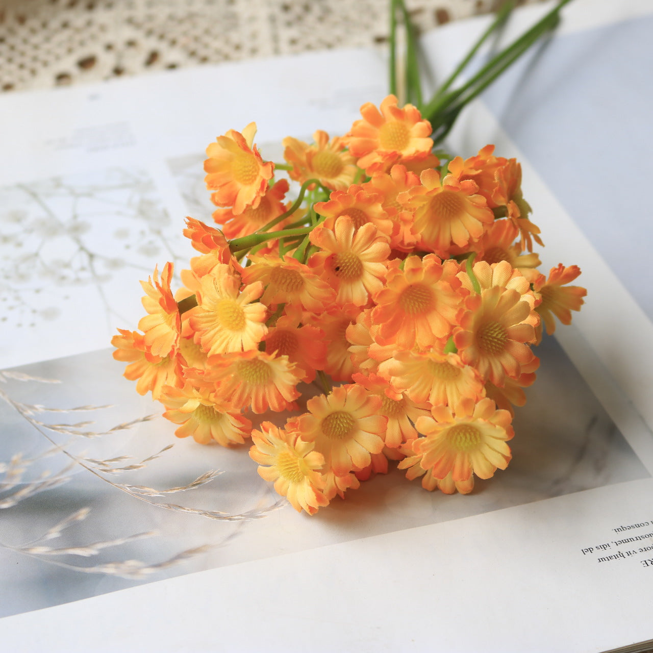 Charming Faux Daisy Flower Bouquet - Realistic Chamomile Décor for Home, Weddings, and Photography Props