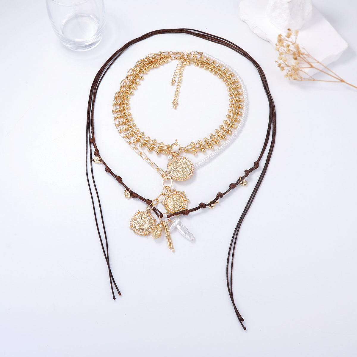 Chic Vintage-Inspired Geometric Badge Pendant Necklace for Women – Luxuriously Layered with Imitation Pearl Accents for a Unique Casual Style