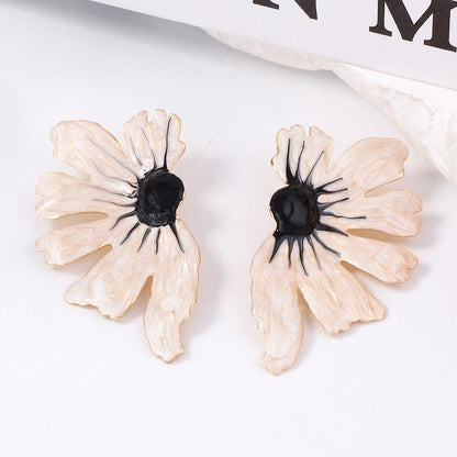 Chic Minimalist Alloy Drop Oil White Blossom Leaf Earrings - Versatile Everyday Jewelry for Commuting Women