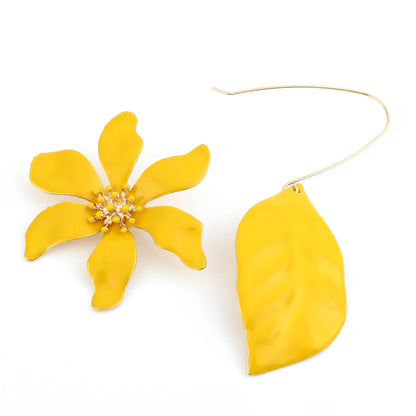 Trendy Oversized Floral and Leaf Drop Earrings with Sparkling Rhinestones – Chic & Versatile Earrings Inspired by High-End Fashion