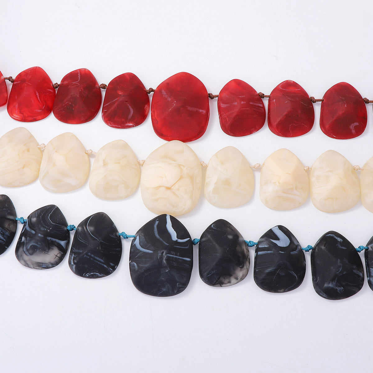 Chic and Unique Geometric Resin Necklace with Bold, Luxurious Design for Effortless Style
