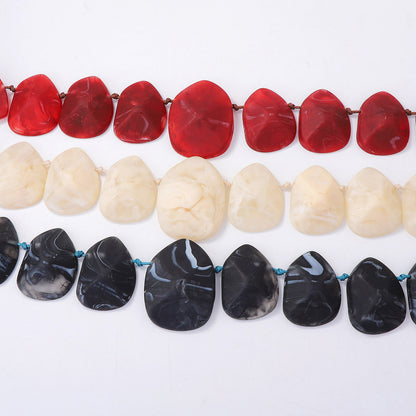 Chic and Unique Geometric Resin Necklace with Bold, Luxurious Design for Effortless Style