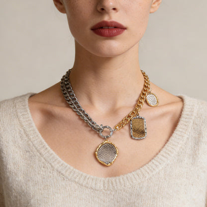 Elegant Vintage-Inspired Asymmetrical Metal Chain Geometric Alloy Badge Pendant Necklace for Women – Perfect for Adding a Touch of Chic Luxury to Any Outfit