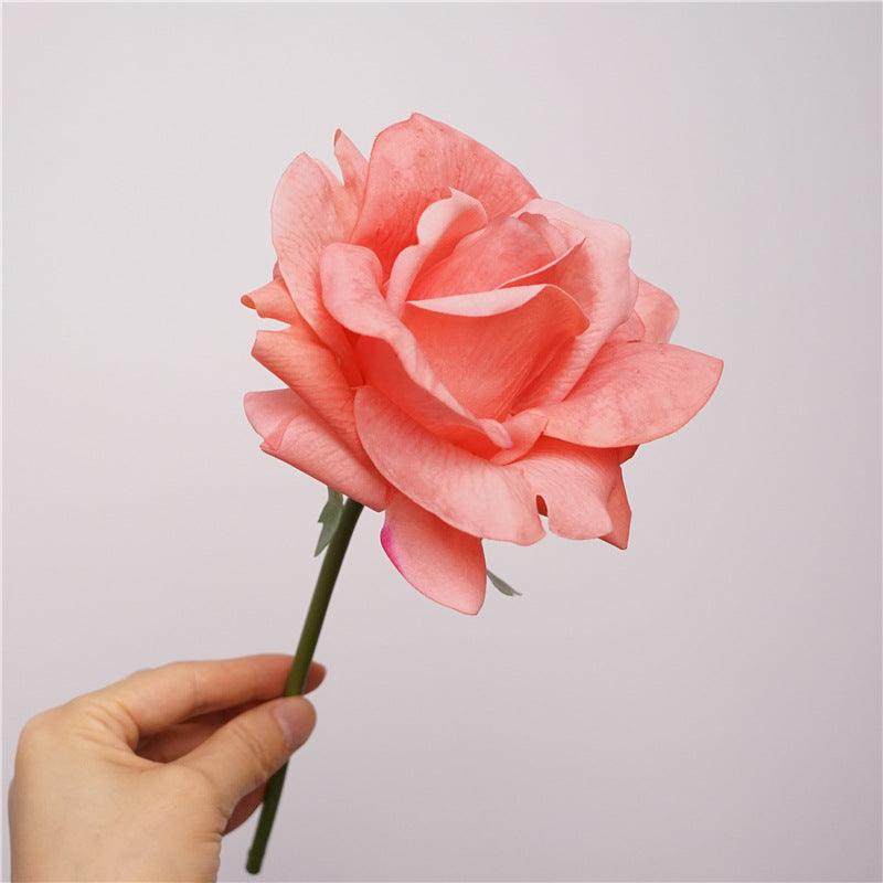 High-Quality Touch and Moisture-Resistant Short-Stem Rose Flowers for Wedding Decor and Home Decoration - Elegant Floral Props for Weddings and Special Events