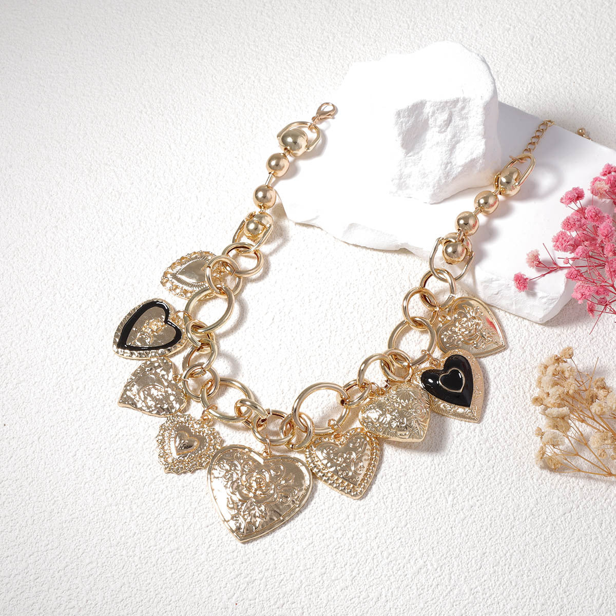 Personalized Vintage-Inspired High-End Design Chain Alloy Heart Pendant Necklace - Stylish Options for Casual Women's Wear