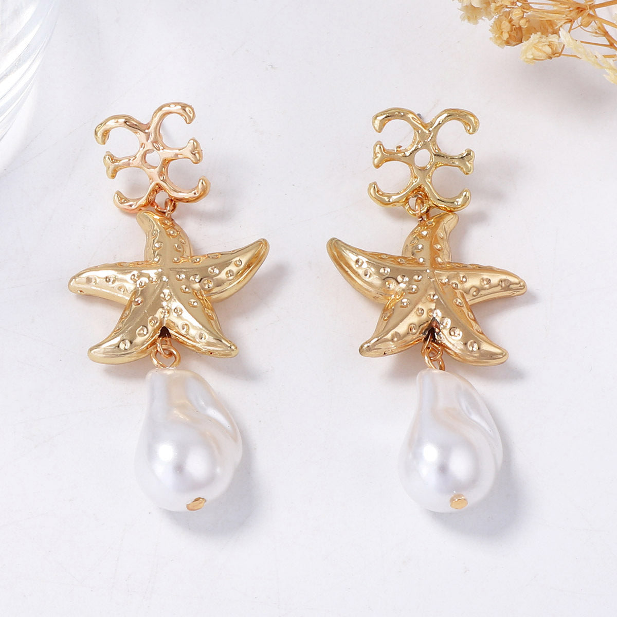 Stylish Casual Ocean-Inspired Fashion: Long Starfish Pearl Pendant Earrings for Women - Lightweight, Elegant Design Perfect for Beach Vacations