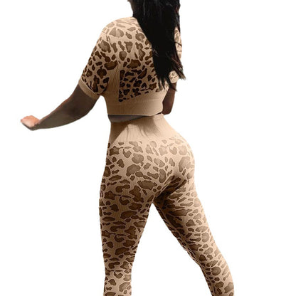 Seamless Leopard Yoga Set for Women for Running Fitness and Outdoor Sports and Comfortable Activewear for All Activities