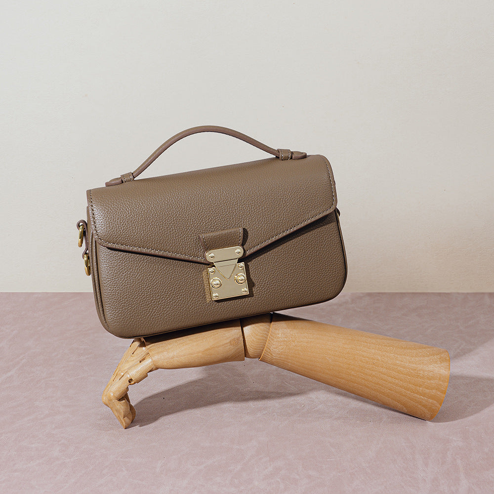 Chic Autumn Winter Small Square Handbag Luxurious Grain Leather Vintage Inspired Shoulder Bag for Commuting and Everyday Style