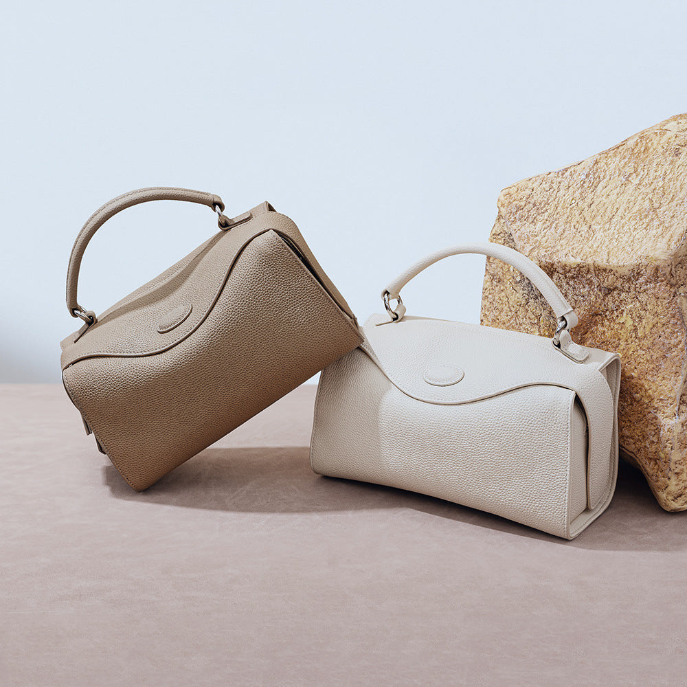 First Layer Cowhide Vintage Boston Bag Spacious Leather Pillow Tote Handbag for Elegant Daily Use