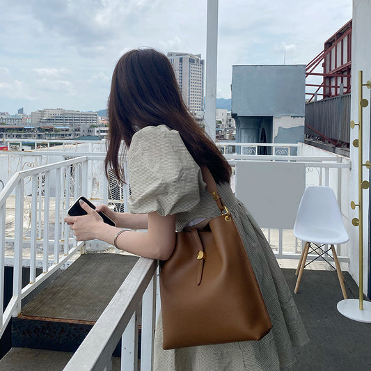 Elegant Women's Autumn Large Capacity Mother and Child Bag Unique Design Genuine Leather Shoulder and Handheld Bucket Bag for Fashion Forward Women