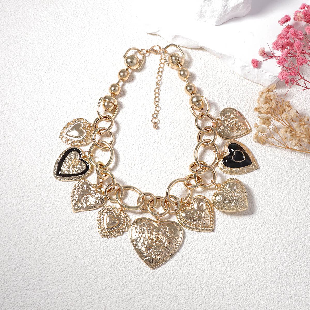 Personalized Vintage-Inspired High-End Design Chain Alloy Heart Pendant Necklace - Stylish Options for Casual Women's Wear