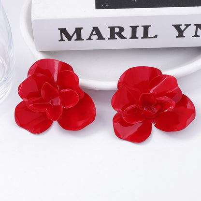 Stylish Vintage-Inspired Metal Flower Stud Earrings – Elegant and Versatile Lightweight Jewelry for Everyday Wear