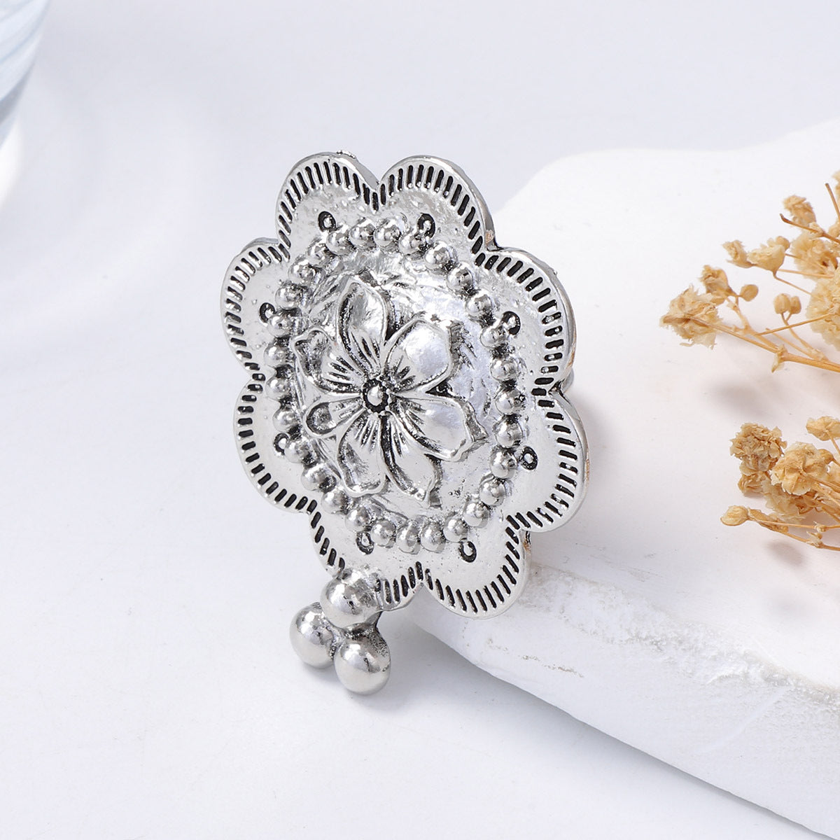 Chic Minimalist Alloy Exaggerated Floral Open Ring for Women - Everyday Versatile Accessory with a Touch of Luxury