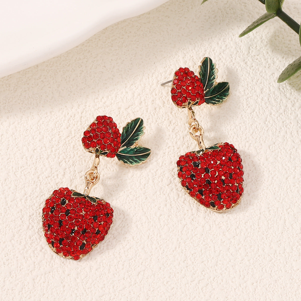 Chic Strawberry-Inspired Crystal-Studded Earrings for Women – Unique, Versatile Lightweight Luxury Fashion Accessories