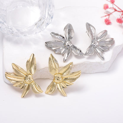 Elegant and Chic Lightweight Luxury Flower Earrings – Versatile Fashion-Forward Accessory for Women