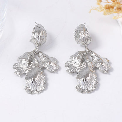 Exaggerated Vintage-Inspired Statement Alloy Ginkgo Leaf Drop Earrings - Chic and Luxurious for Modern Women