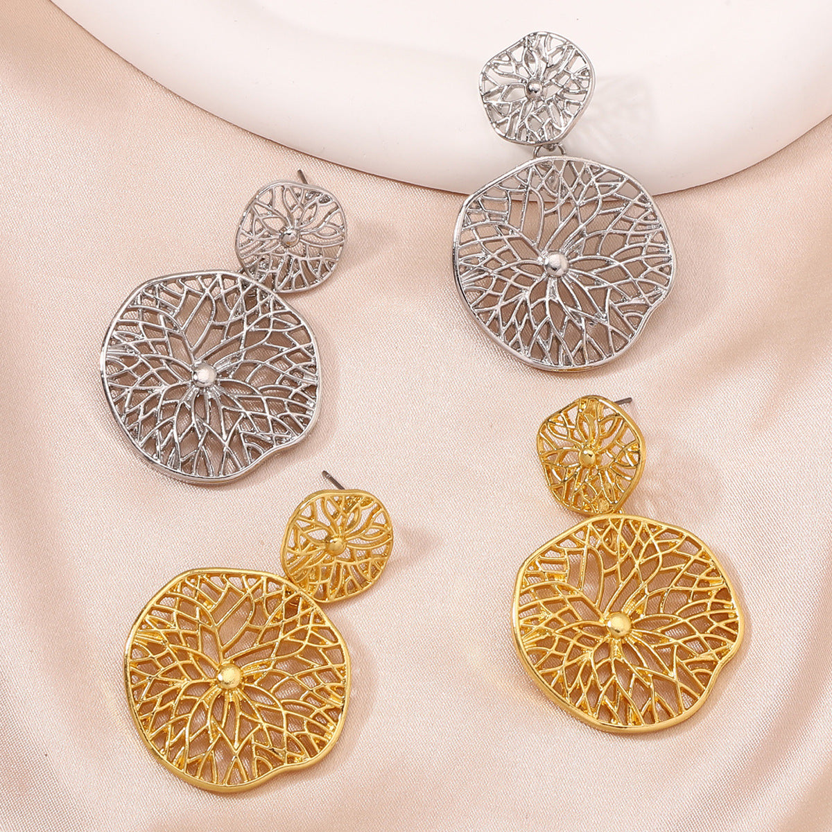 Stylish Vintage-Inspired Hollow Metal Geometric Circle Drop Earrings for Women - Unique Creative Design Perfect for Any Occasion