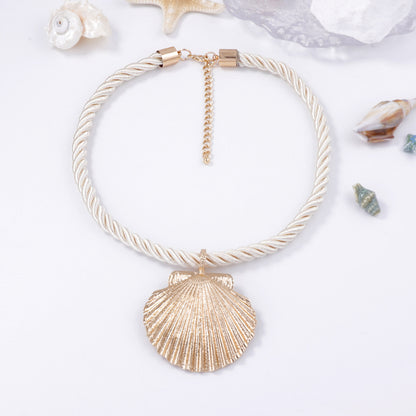 Stylish Minimalist Oversized Alloy Shell Pendant Necklace - Perfect Statement Accessory for Vacation Vibes and Effortless Chic