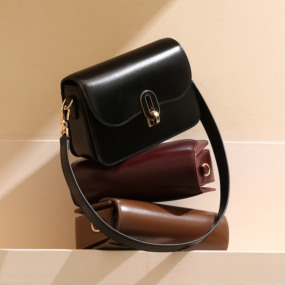 Chic Korean Style Envelope Bag for Women Versatile Underarm Handbag in Genuine Leather for Commuting and Everyday Use