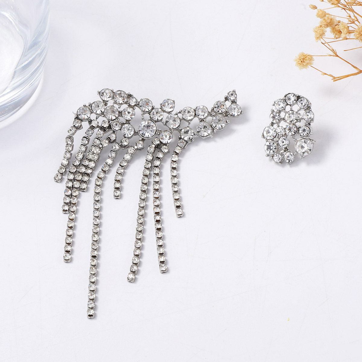 Chic and Elegant Asymmetrical Geometric Alloy Earrings with Glimmering Rhinestones – Unique Cold Aesthetic Style for Modern Women