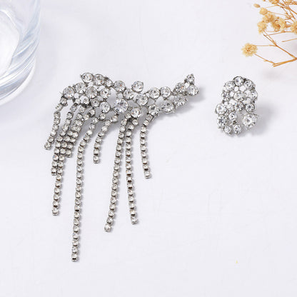 Chic and Elegant Asymmetrical Geometric Alloy Earrings with Glimmering Rhinestones – Unique Cold Aesthetic Style for Modern Women