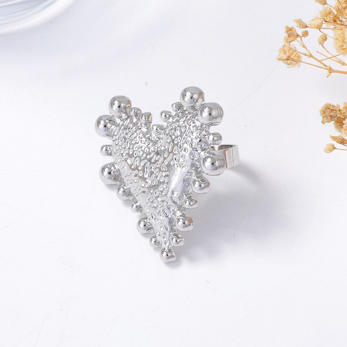 Retro Artistic Temperament Alloy Heart-Shaped Adjustable Ring - Unique Design for Effortless Everyday Style