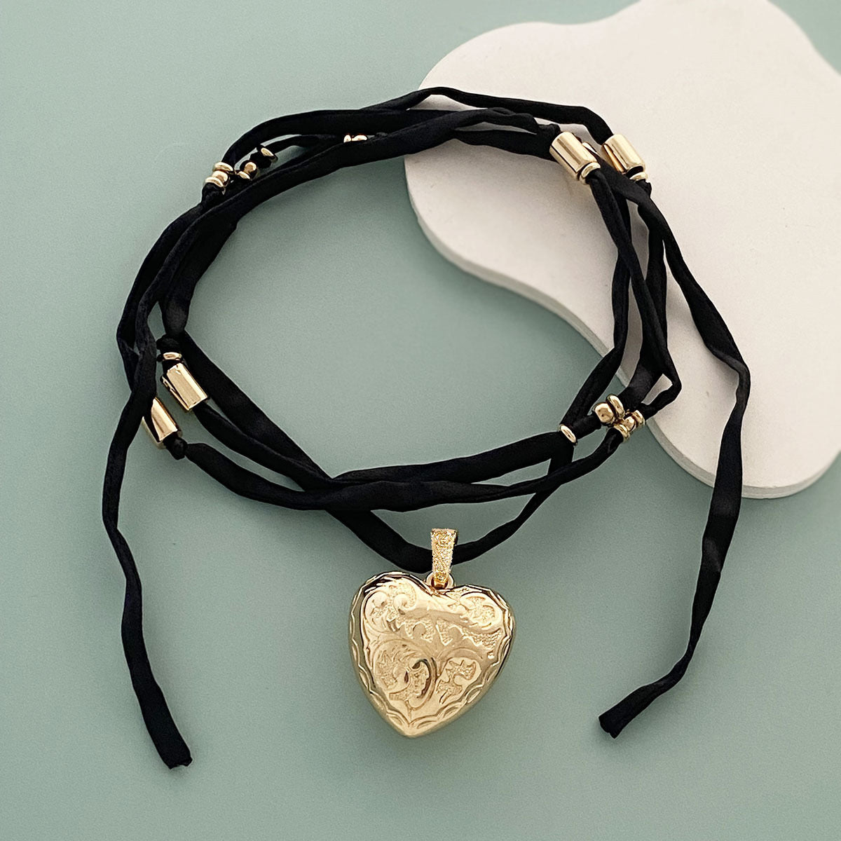 Unique 3D Heart Pendant Long Fabric Street Style Necklace for Men and Women – Perfect for Everyday Wear and Special Occasions