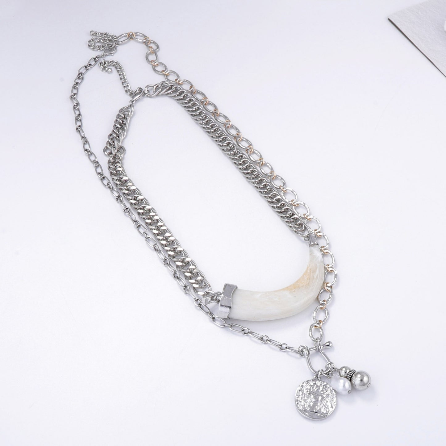 Unique Multi-Layer Animal Horn Pendant Chain Necklace - Stylish and Versatile Design for Everyday Wear