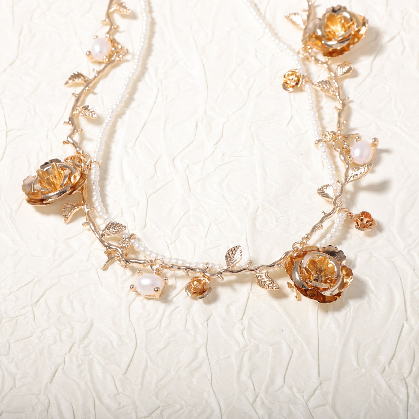 Chic Vintage-Inspired Layered Pearl Rose Flower Necklace - Elegant Multi-Layered Design for Effortless Style