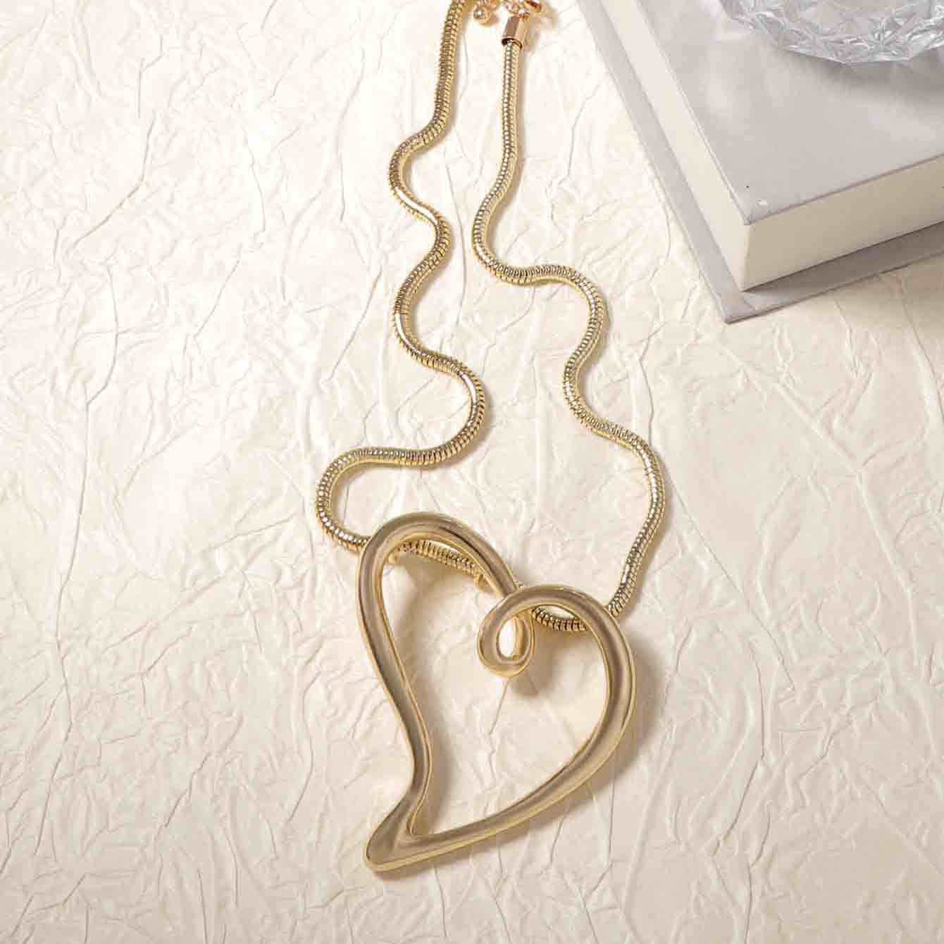 Sleek Minimalist Rope-Style Metal Chain Alloy Hollow Heart Pendant Necklace – Versatile Casual Fashion for Women