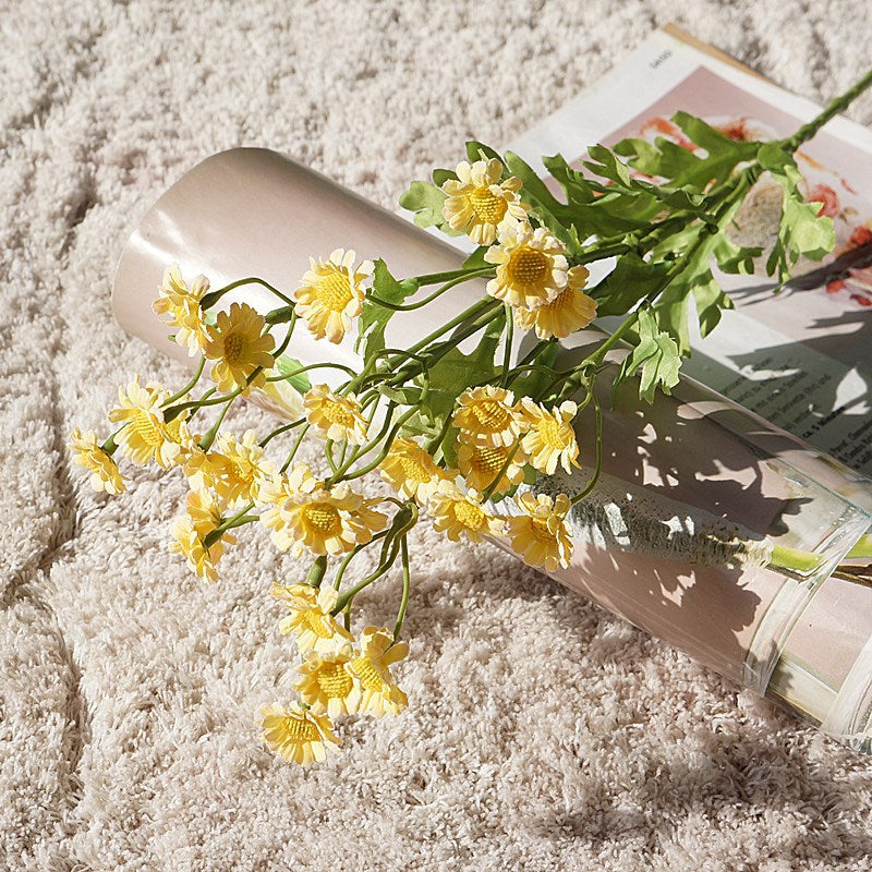 Charming Daisy Faux Flowers - Elegant Chamomile-Inspired Table Decor, Fresh and Vibrant African Daisy Artificial Blooms for Stylish Home Soft Furnishings