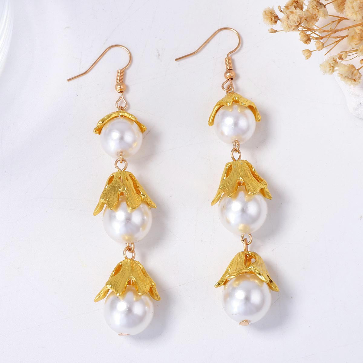 Elegant Baroque Vintage-Inspired Faux Pearl Flower Tassel Drop Earrings for Women – Luxurious and Chic Accessory to Elevate Any Outfit