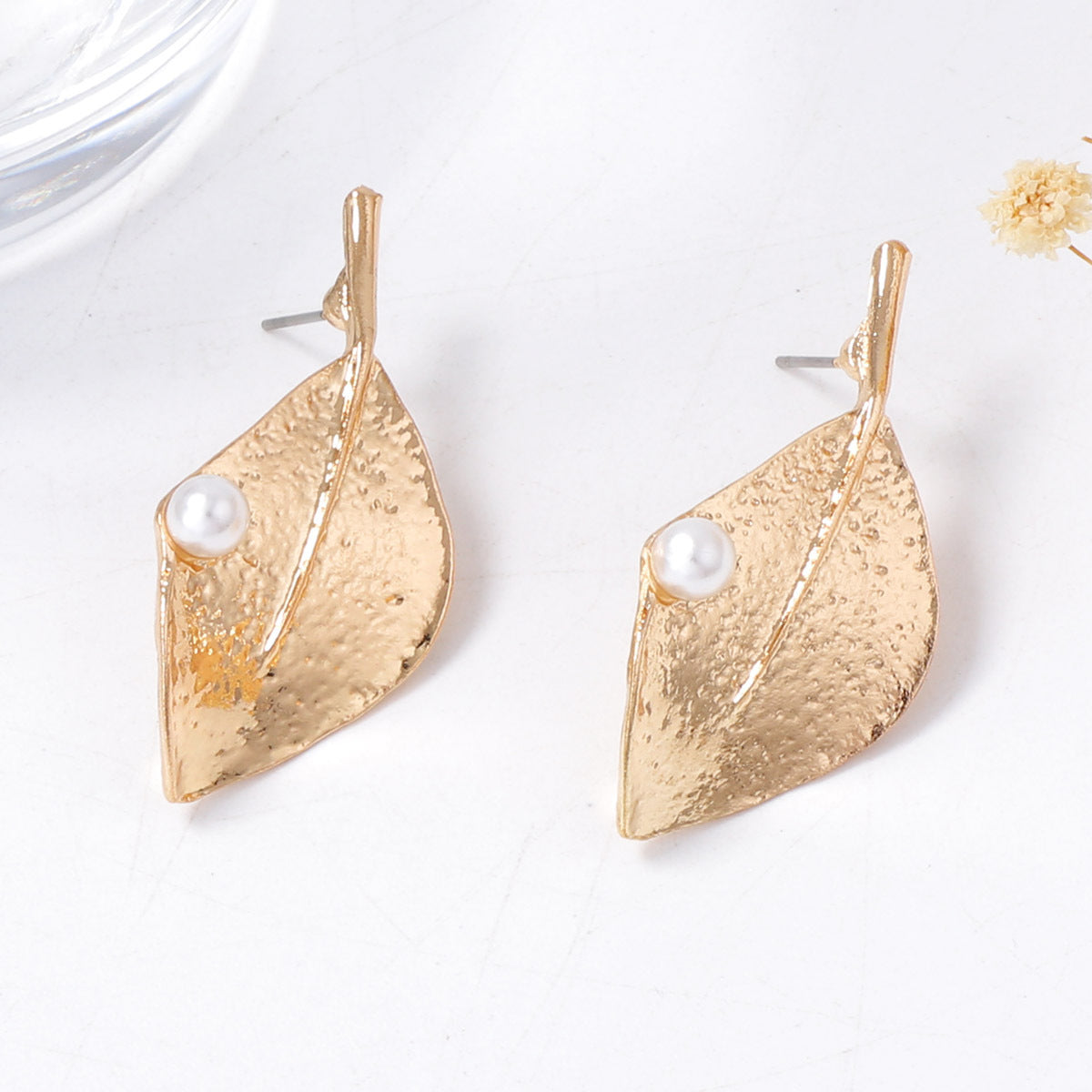 Chic Lightweight Alloy Leaf Stud Earrings with Faux Pearls - Elegant and Versatile Jewelry for Women