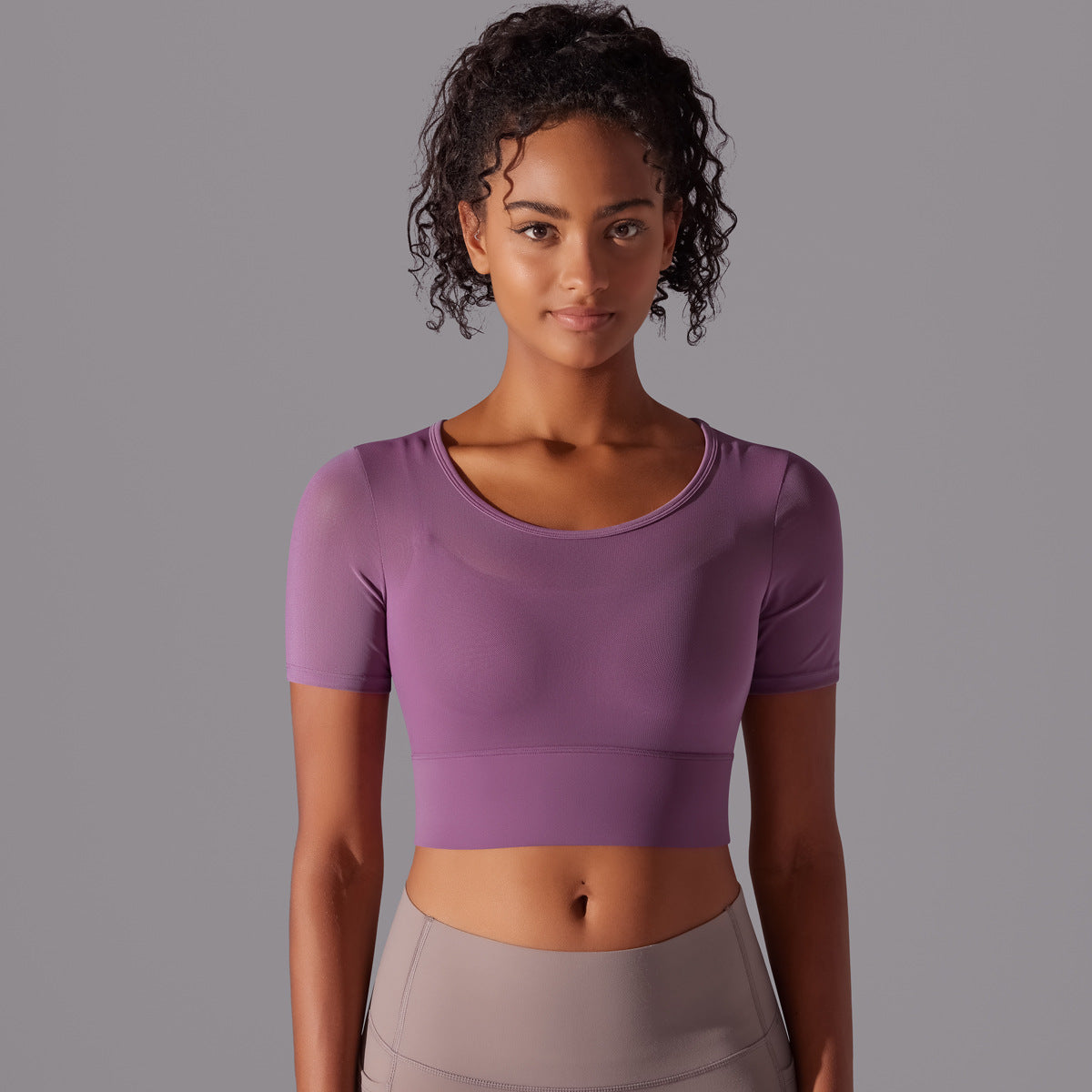 Seamless Sports Bra with Built in Cups Anti Shock Breathable Mesh Yoga Top with Back Design for Comfort and Support in Fitness