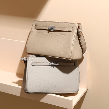 Luxurious Vintage Style Leather Tote Bag with Lock Closure Cowhide for Chic Commuting and Versatile Carrying Options