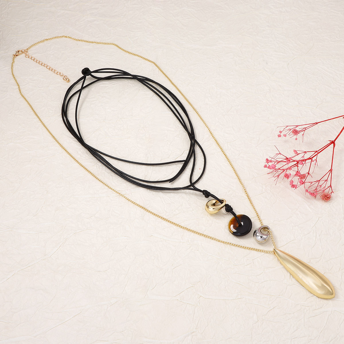 Trendy Layered Geometric Alloy Pendant Necklace - Minimalist and Eco-Friendly Stylish Accessory for Everyday Wear
