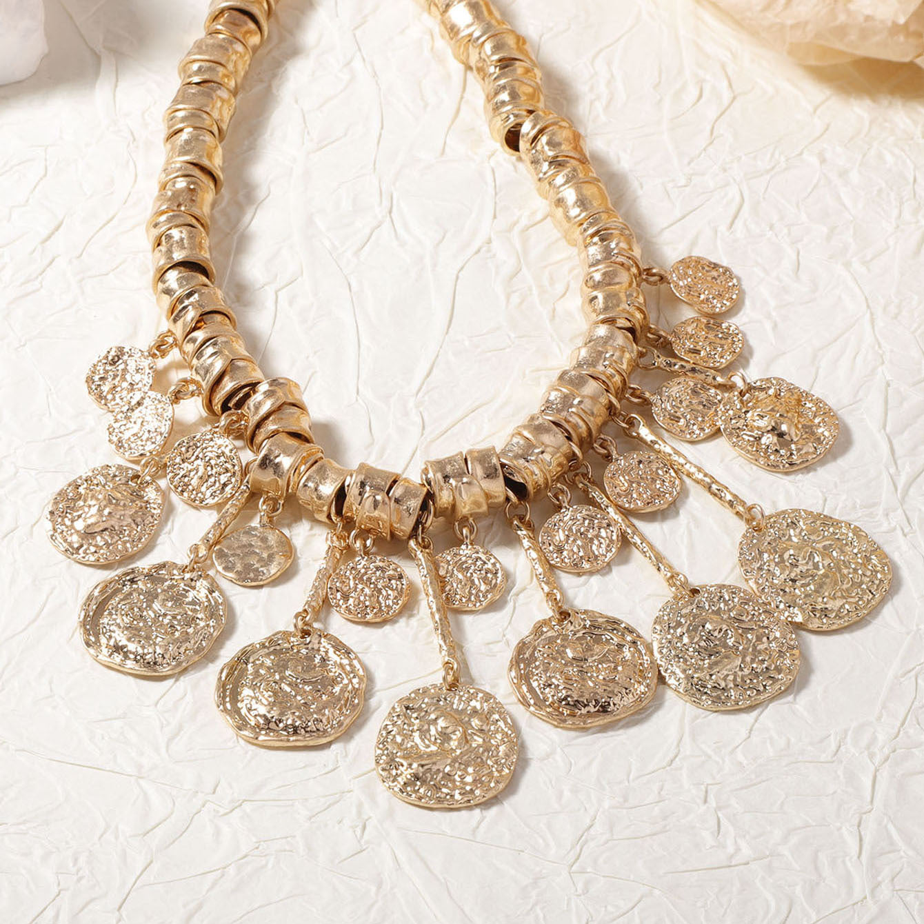 Vintage-Inspired Unique Creative Design Irregular Geometric Tassel Pendant Necklace for Women – Eye-Catching Alloy Jewelry Perfect for Any Occasion