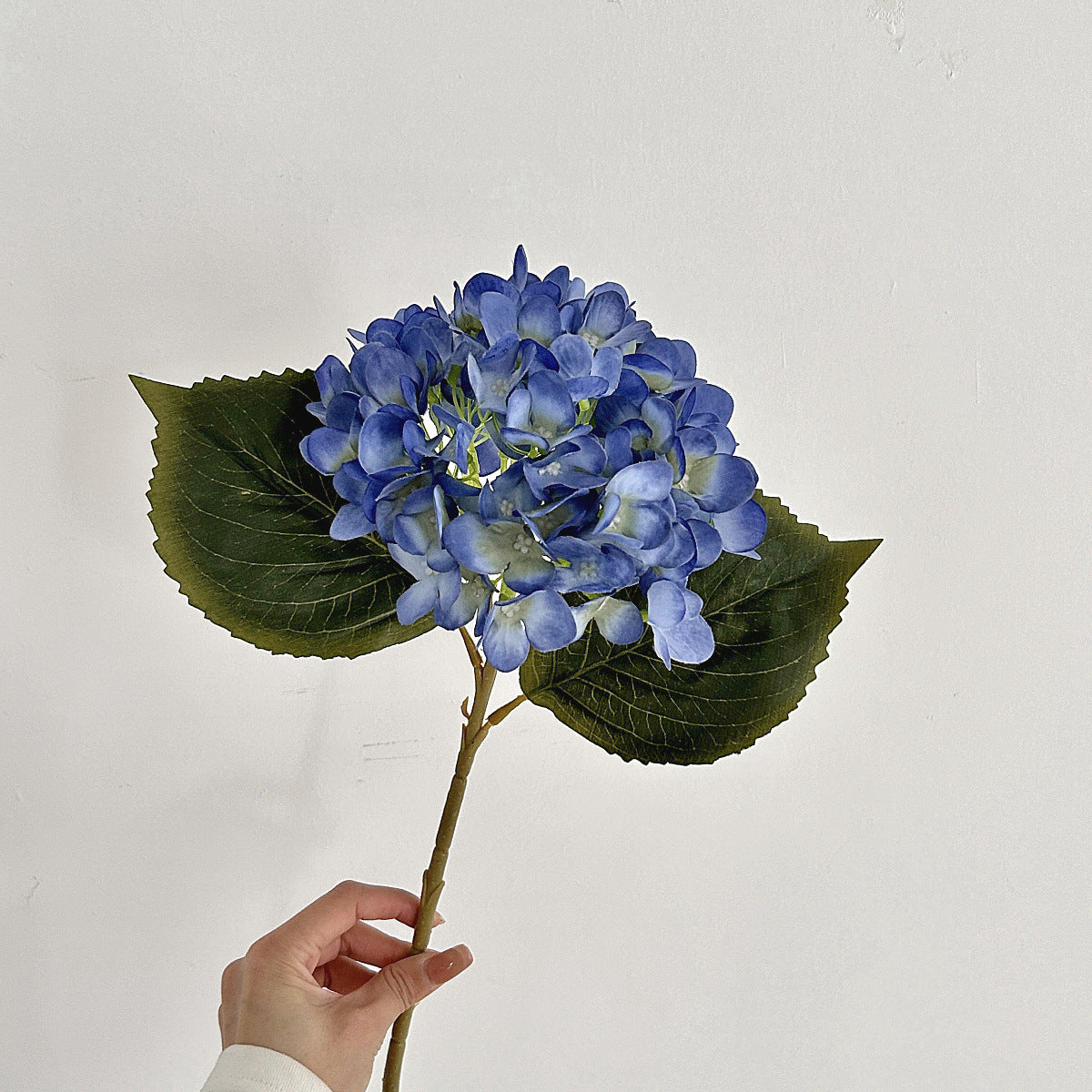 Hydrangea Faux Flower – Realistic Touch, Perfect for Living Room & Dining Table Decor, Elegant Centerpiece for Home & Office