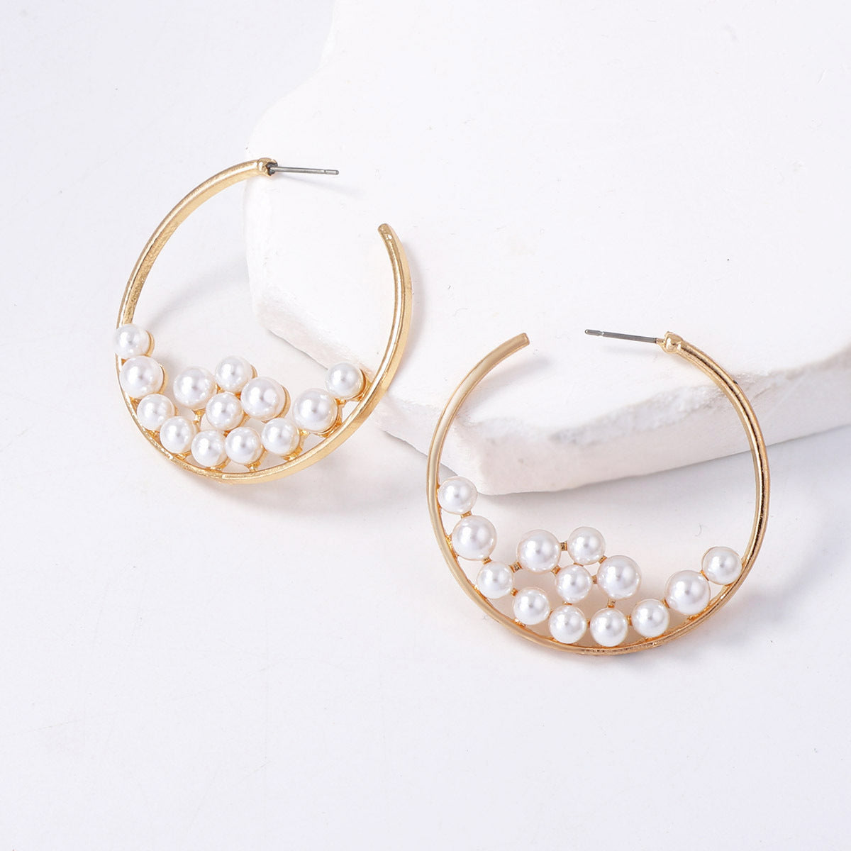 Chic Minimalist Alloy Geometric Design Faux Pearl C-Shaped Hoop Earrings - Versatile, Stylish Jewelry for Women
