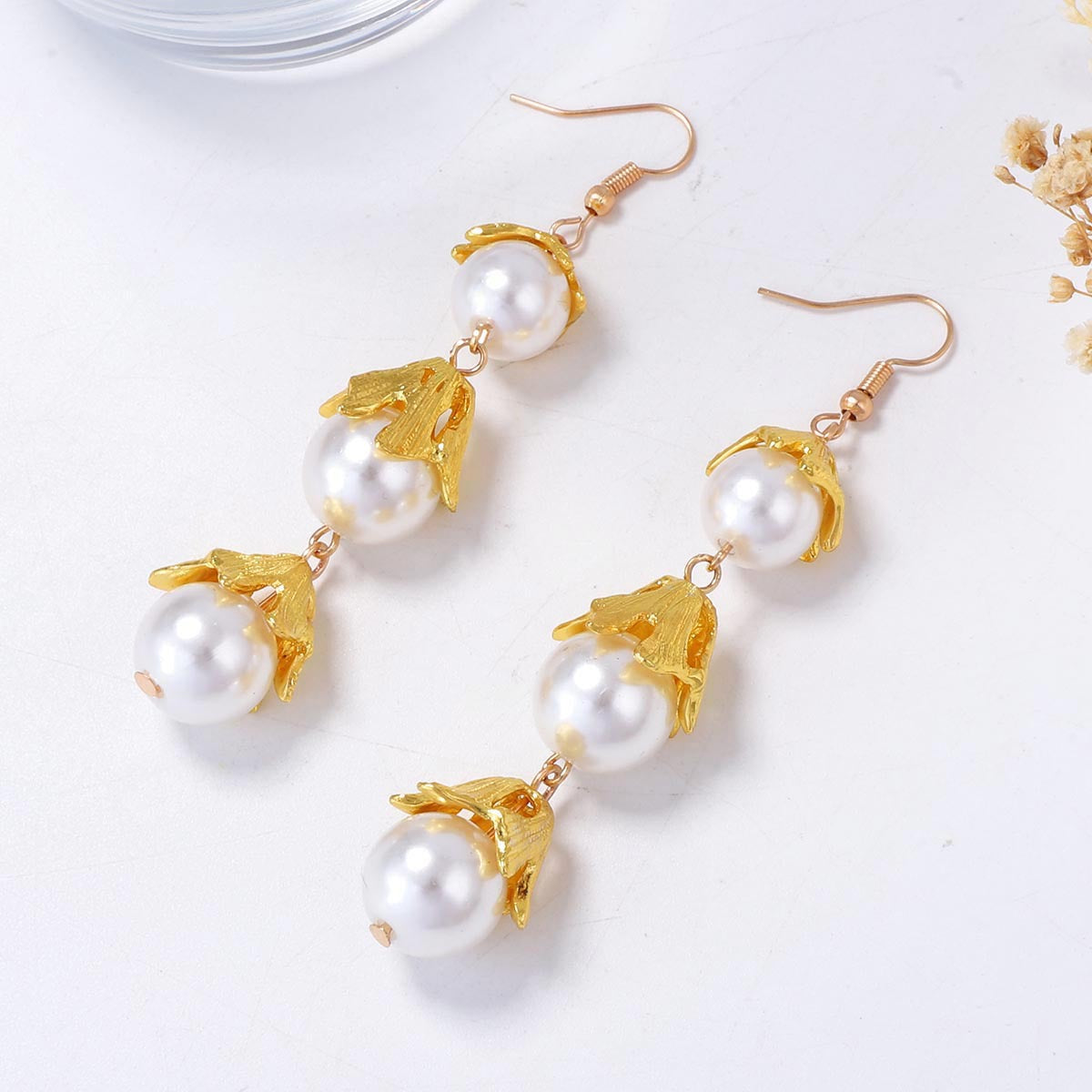 Elegant Baroque Vintage-Inspired Faux Pearl Flower Tassel Drop Earrings for Women – Luxurious and Chic Accessory to Elevate Any Outfit