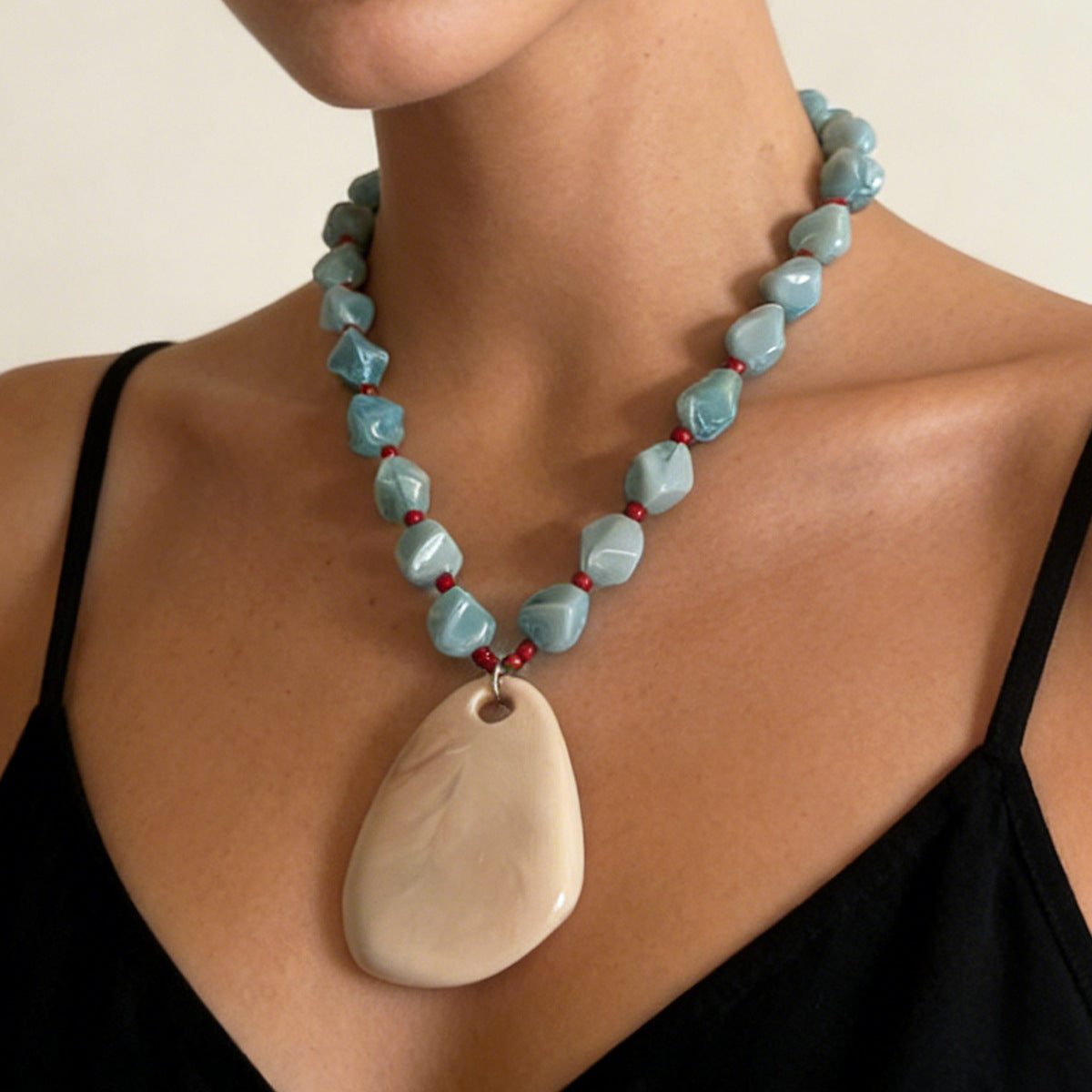 Exaggerated Casual Beaded Knot Geometric Resin Pendant Necklace – Versatile Jewelry Accessory for Women’s Commuter Fashion
