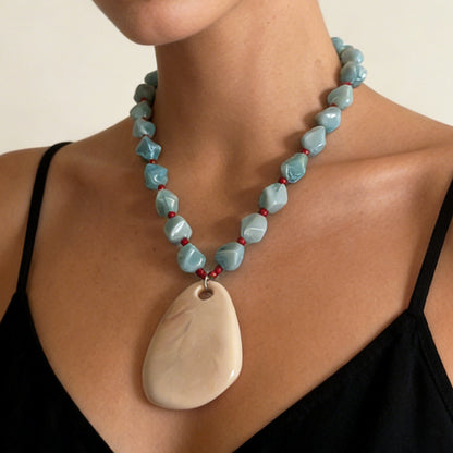Exaggerated Casual Beaded Knot Geometric Resin Pendant Necklace – Versatile Jewelry Accessory for Women’s Commuter Fashion