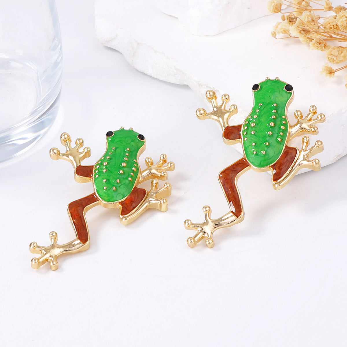 Unique and Creative Cartoon Frog Alloy Drop Earrings – Trendy Green Dangle Earrings for Women – Minimalist Design for Individual Style