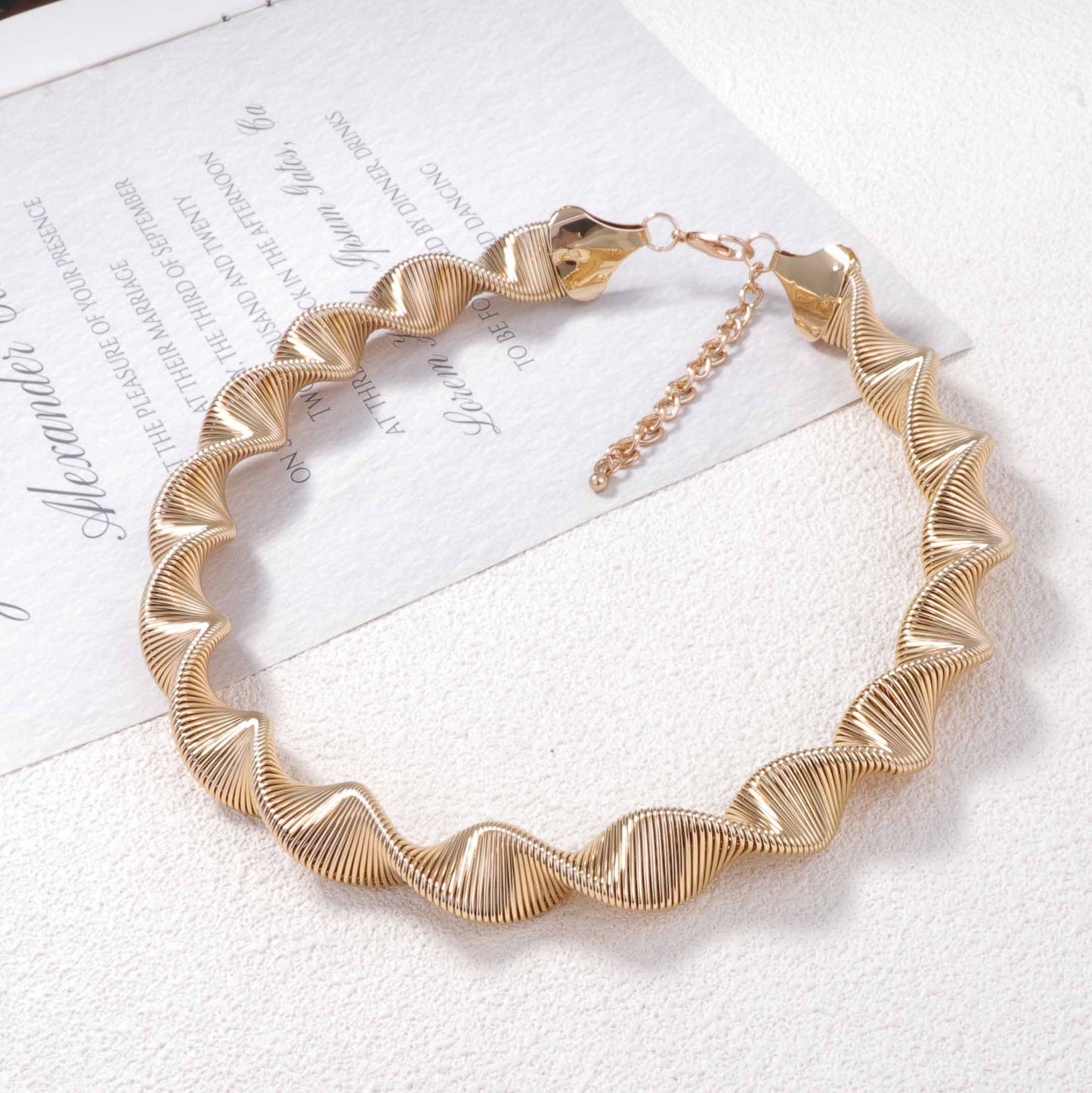 Chic Punk-Inspired Metallic Striped Snake Design Open-Collar Choker - A Versatile Statement Piece for Fashion-Forward Women