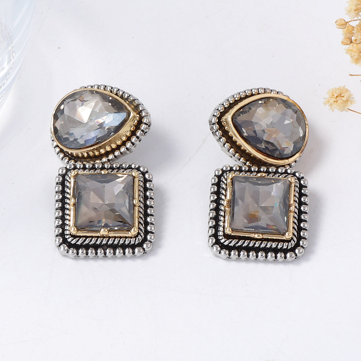 Elegant Vintage-Style Alloy Geometric Quadrilateral Pendant Earrings with Sparkling Rhinestones - Versatile Everyday Accessories for Women