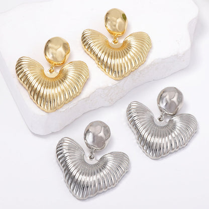 Chic Heart-Shaped Dangle Earrings for Women – Effortlessly Elegant and Versatile Casual-Commuter Jewelry for A Touch of Luxe