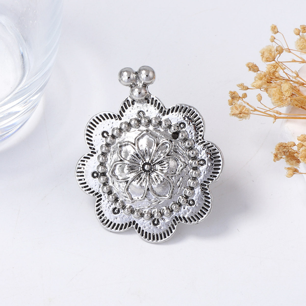 Chic Minimalist Alloy Exaggerated Floral Open Ring for Women - Everyday Versatile Accessory with a Touch of Luxury