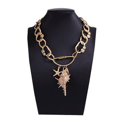 Stylish Ocean-Inspired Casual Resort Alloy Chain Seashell Pendant Necklace - Luxurious Women's Fashion Accessory for Effortless Elegance