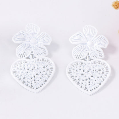 Exquisite Oversized Alloy Spray-Painted Hollow Heart-Shaped Floral Coconut Shell Drop Earrings for Elegant Ladies - Perfect for Parties and Special Occasions